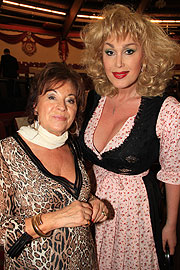 Künstlerin Heidi Winkler und Entertainerin Gloria Gray